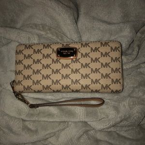 Micheal kors wristlet